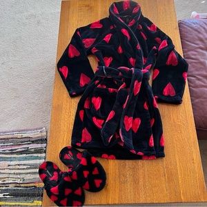 VS FAUX FUR SLIDES COZY SHORT ROBE BLACK RED HEARTS SZ XS SM  RARE